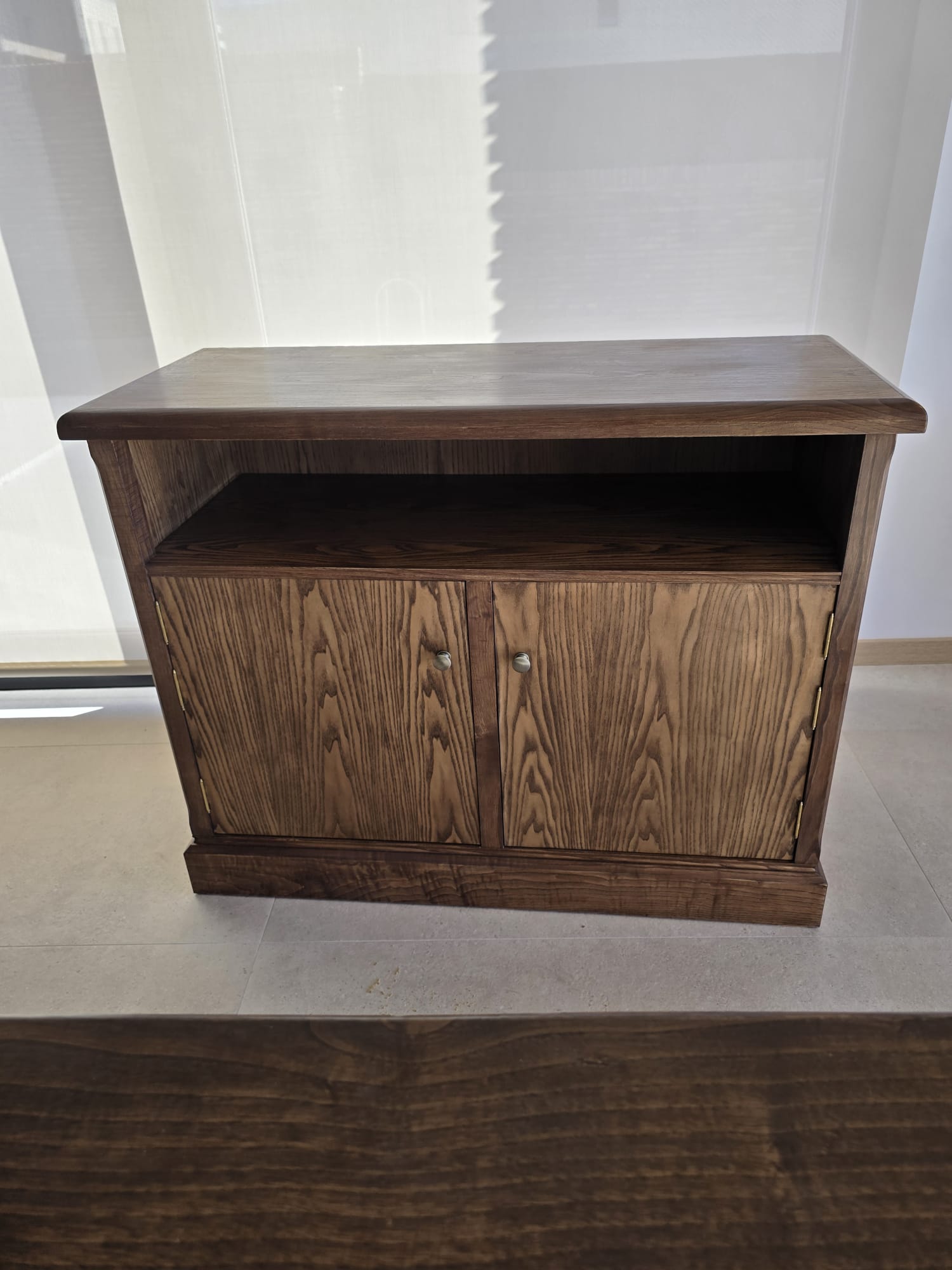 Mueble auxiliar aparador en madera maciza natural