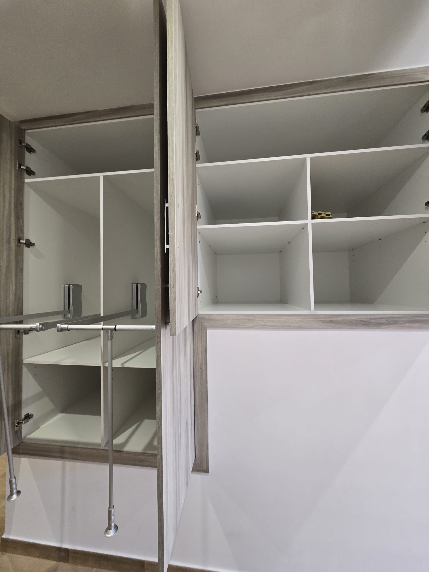 Distribución interior de armario escalonado a medida