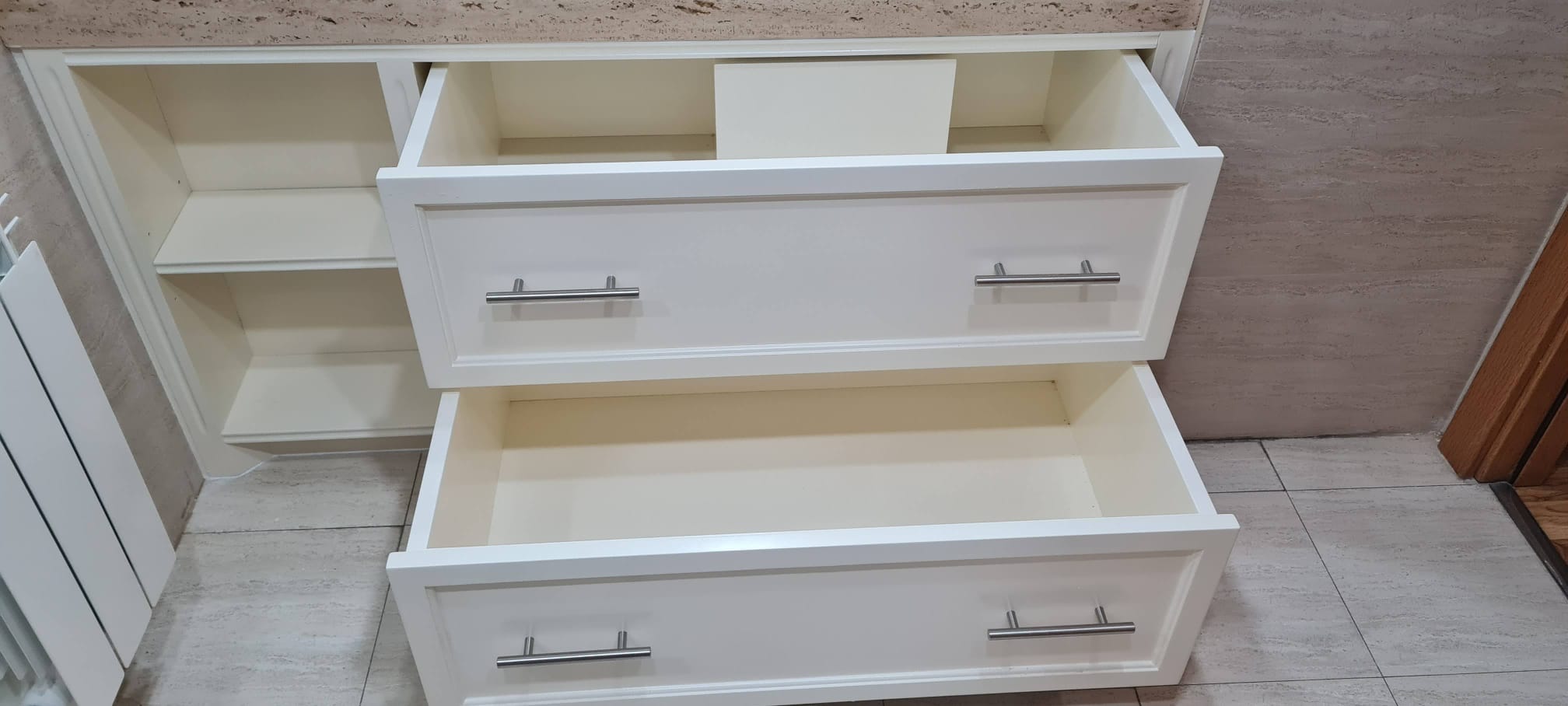 Mueble de baño a medida lacado en blanco en taller